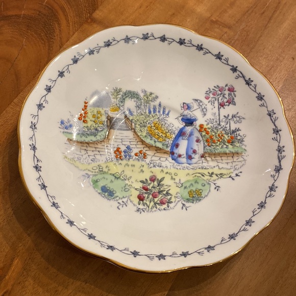 Vintage Fine Bone Bell China Tea Cup and Saucer - Picture 2 of 11